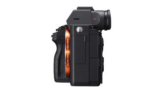 Sony a7III rightside EU01
