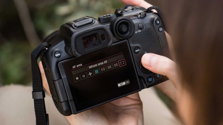 canon eos r7 hero lifestyle 2 web