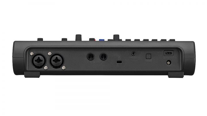 Zoom R12 MultiTrak back web