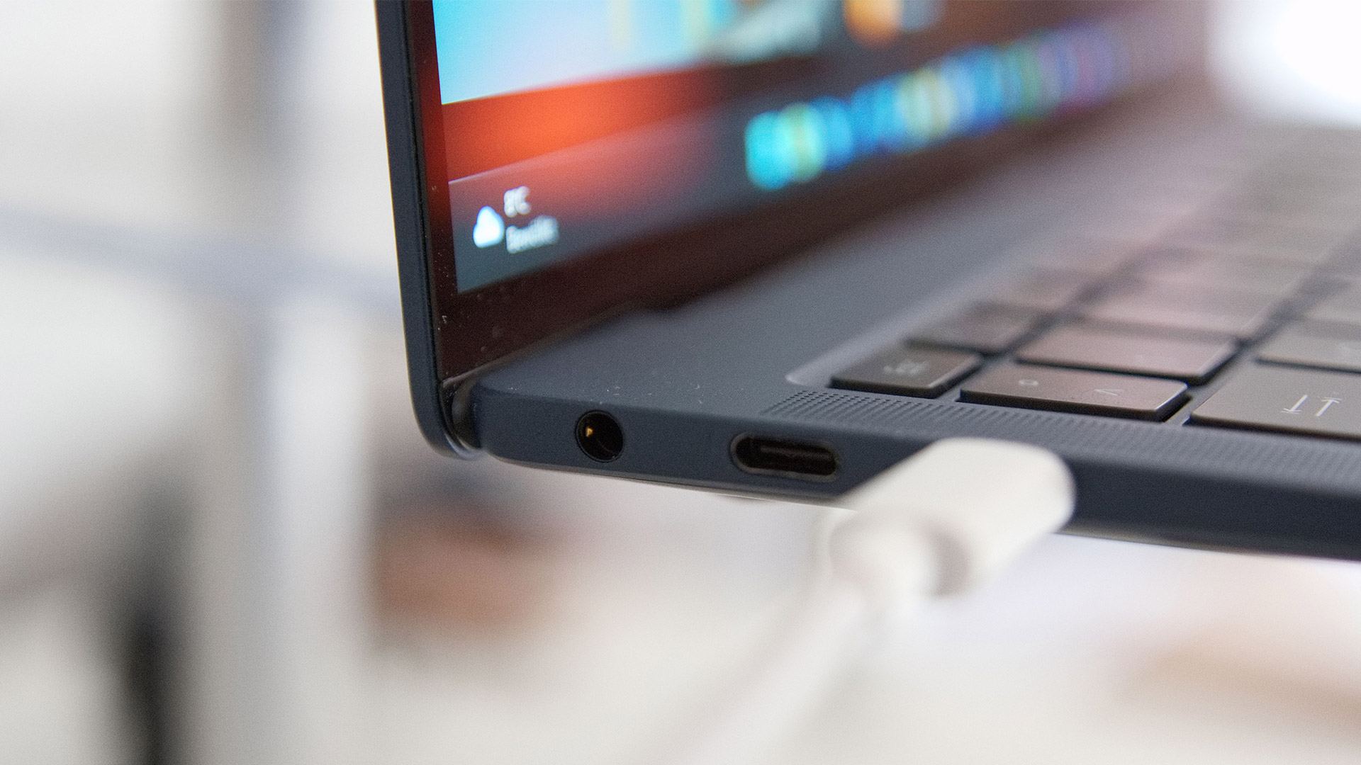04 Huawei MateBook X Pro anschl links web