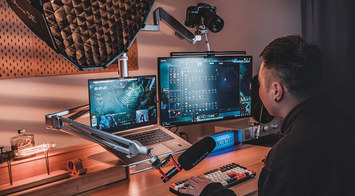 FALCAM Desk set up 