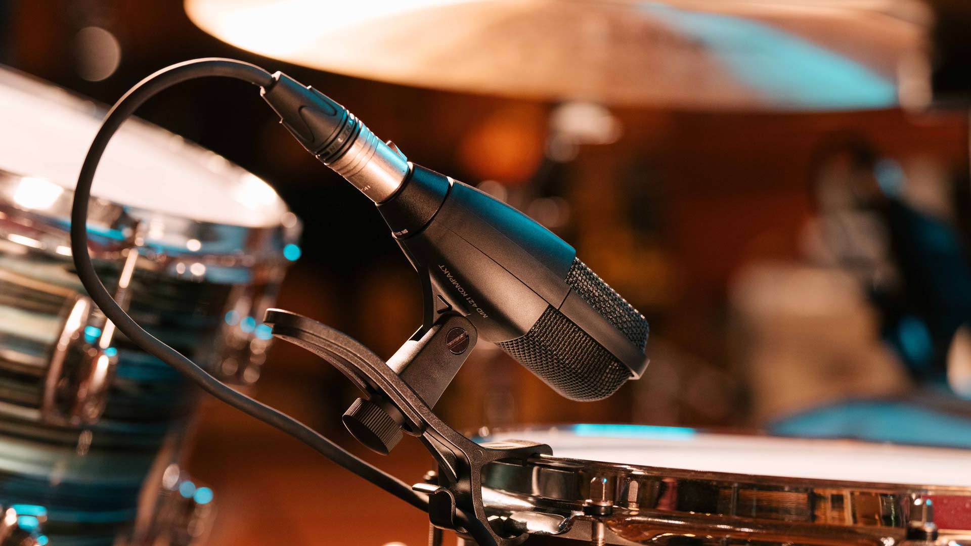 Sennheiser MD 421 Kompakt Product Shot In Use Studio 11 MR