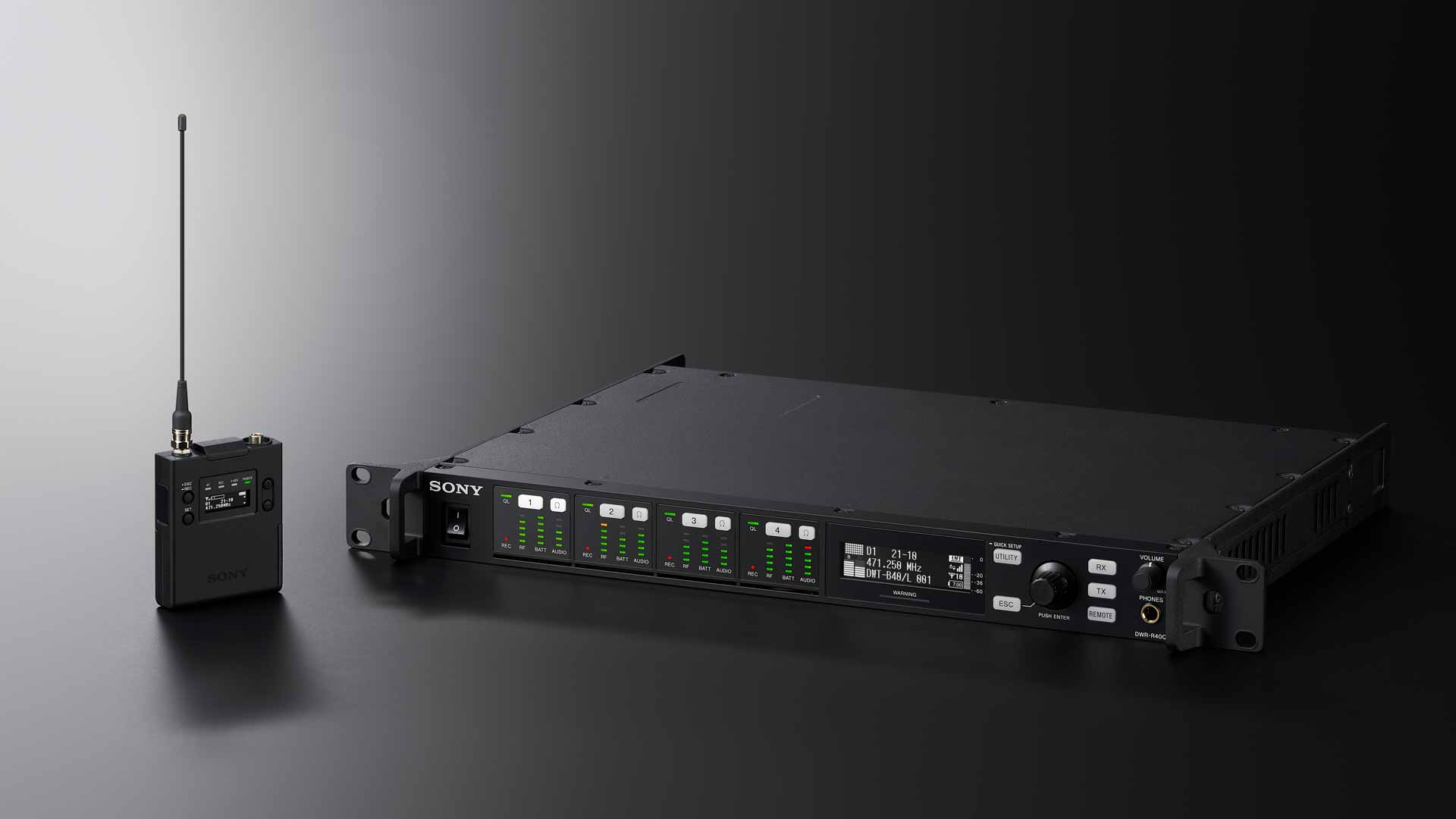 Sony DWX Gen4: Funksystem mit 32-Bit-Float-Backup Sony erweitert die DWX-Serie um einen Bodypack-Sender mit interner Tonsicherung und einen vierkanaligen Rack-Empfänger.