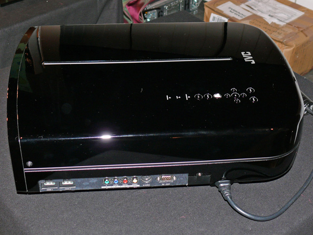 jvc_dla-hd350_02.jpg