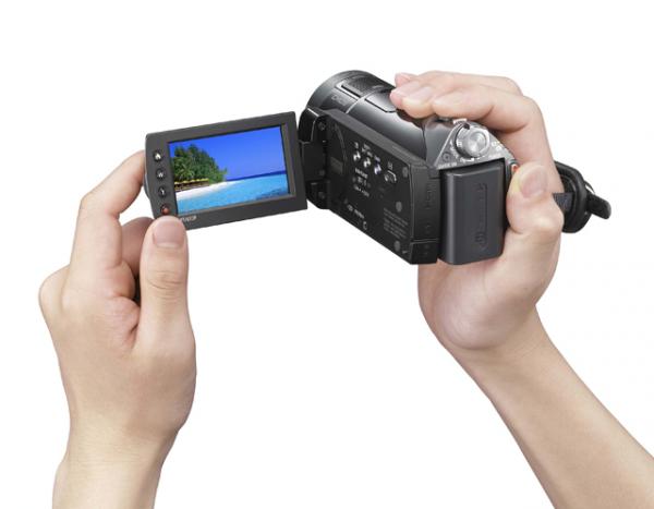 hdr-cx11_lcd_screen_hand_web.jpg